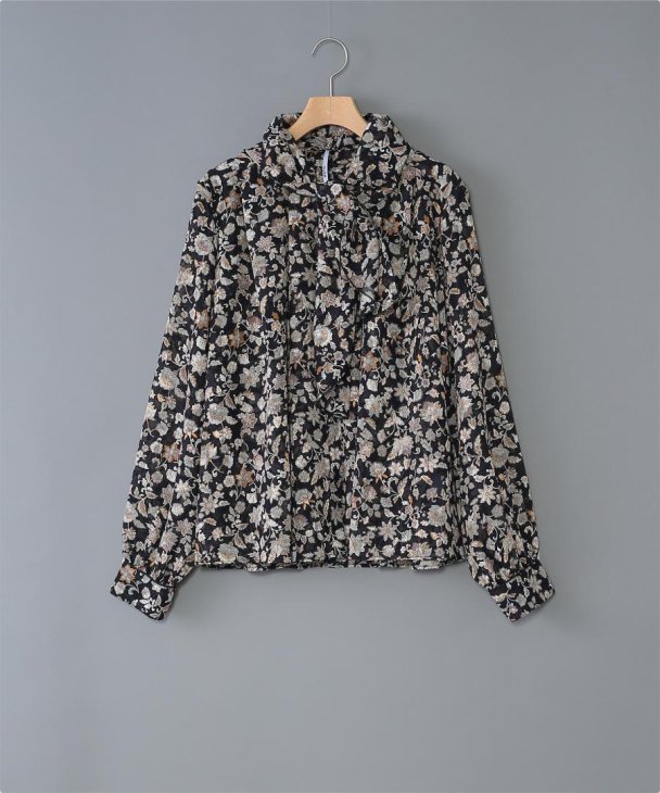 WHYTO. (ホワイト) | FLOWER SCARF COLLAR BLOUSE (black) | 送料無料