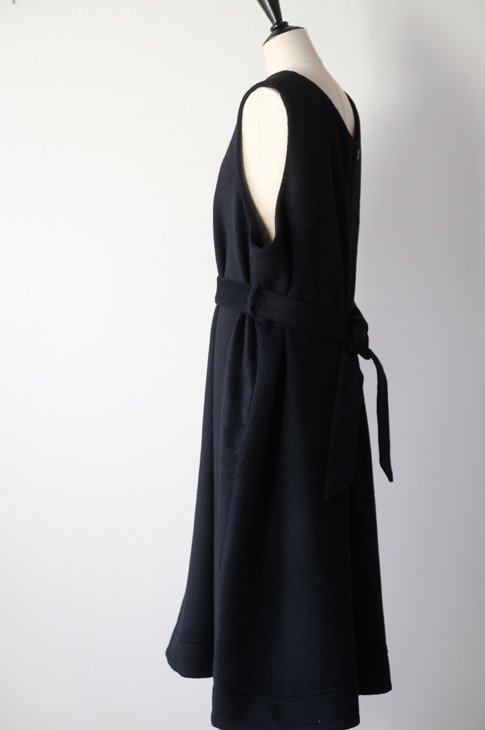 the last flower of the afternoon | 冬夜の思ひ V-neck sleeveless