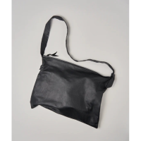 REN | zipスクエアショルダーM / やぎ革・ベアー (black)  | バッグ レン 無地 シンプルの商品画像
