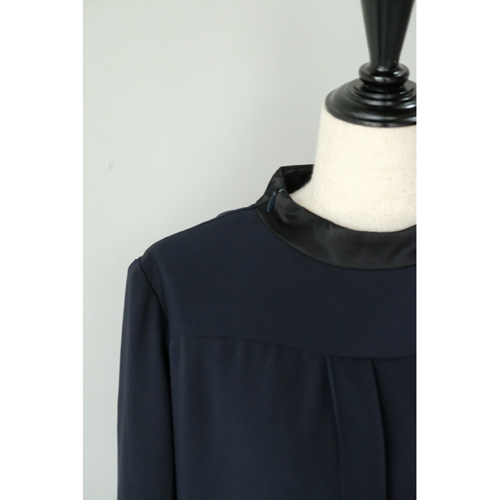 WHYTO. (ホワイト) | ASYMMETRY PLEATS DRESS (navy) | 送料無料