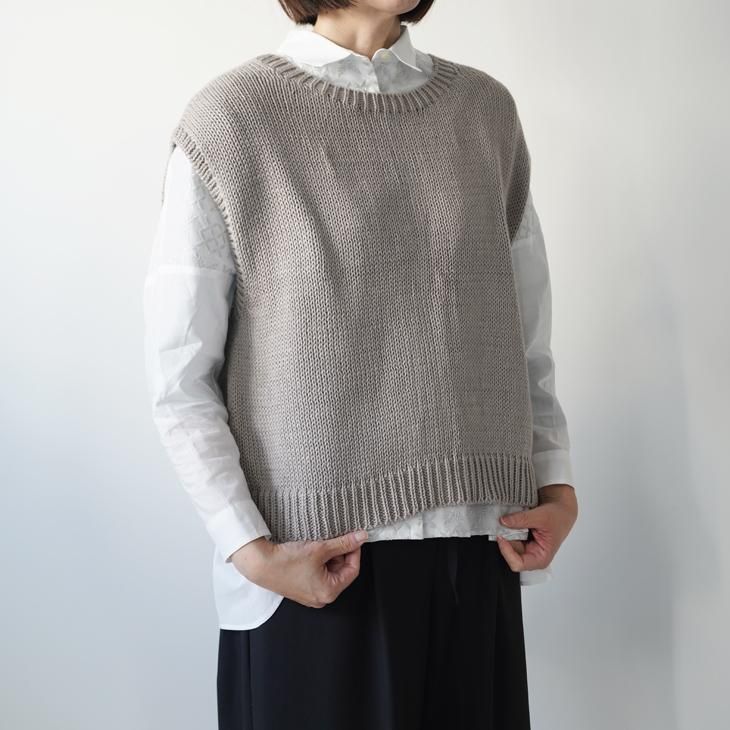 utilité グレージュハイネックニットベスト　ユティリテ utilite (ユティリテ) | 2WAY ベスト (グレージュ) | トップス