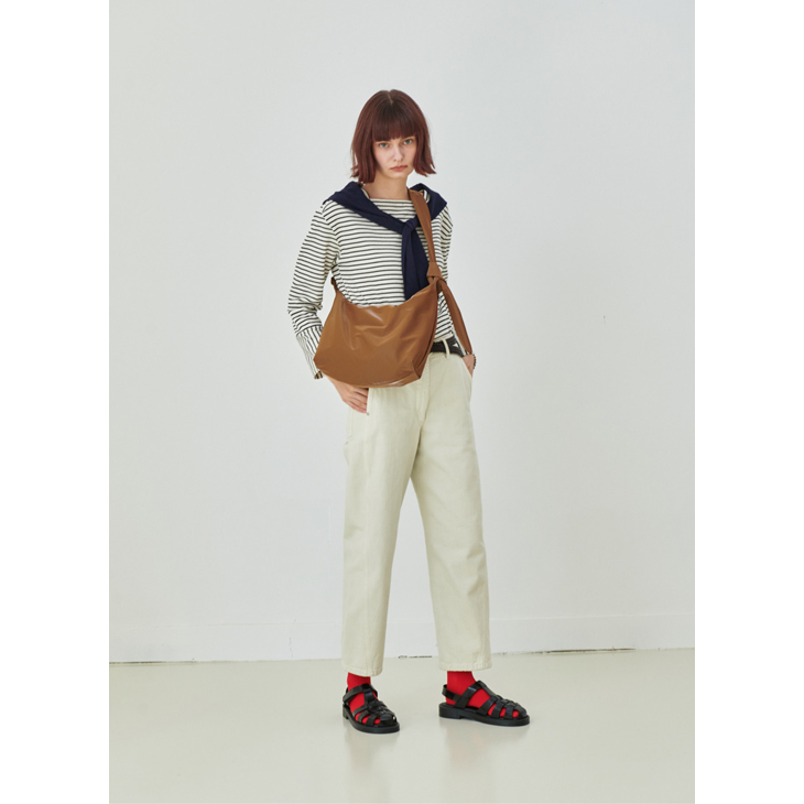 ACOC (アコック) | Glossy Halfmoon Cross Bag (camel) | ハーフ