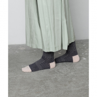 TRICOTE (トリコテ) | BUMPY PATCHWORK SOCKS (charcoal) | 靴下 ソックスの商品画像
