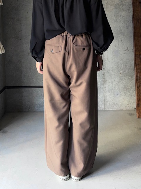 A PIECE OF LIBRARY ライクウーステッドマスターパンツ（ブラウン