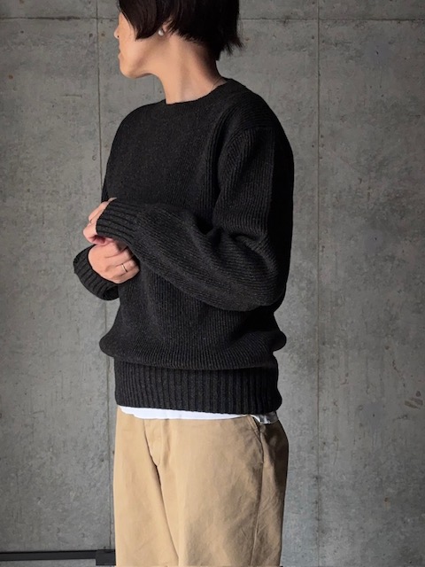 p*8様 【CON VERSATIONS】comm. arch.別注 手編みニッ comm. arch. Hand Framed Crew Neck P/O (Dark Mosaics) - calme
