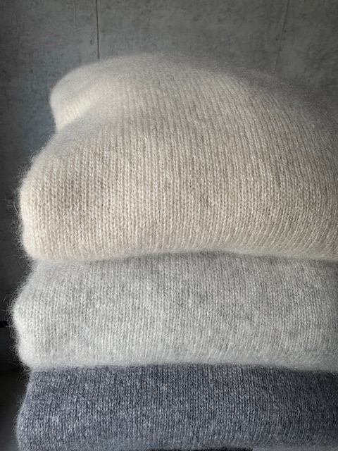 A PIECE OF LIBRARY ピュアカシミヤクルーニット（ライトグレー