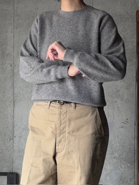 A PIECE OF LIBRARY ピュアカシミヤクルーニット（チャコールグレー