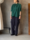 <img class='new_mark_img1' src='https://img.shop-pro.jp/img/new/icons47.gif' style='border:none;display:inline;margin:0px;padding:0px;width:auto;' />Honnete Overdyed Ilish Linen Gather Blouse (Rich Green)