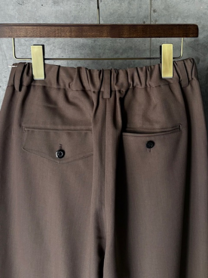 A PIECE OF LIBRARY ライクウーステッドマスターパンツ（ブラウン