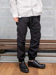 DEVOA Jogger pants water repellent polyester / BLACK<img class='new_mark_img2' src='https://img.shop-pro.jp/img/new/icons1.gif' style='border:none;display:inline;margin:0px;padding:0px;width:auto;' />