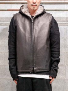 ISAMU KATAYAMA BACKLASH SHEEP SKIN + LAMB FUR HOODIE VEST /BLACK-GRAY(Fur)<img class='new_mark_img2' src='https://img.shop-pro.jp/img/new/icons1.gif' style='border:none;display:inline;margin:0px;padding:0px;width:auto;' />