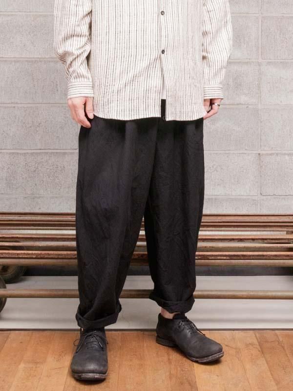 KLASICA】 [ VICTOR ] Back Seem Tapered Trousers / Coal black