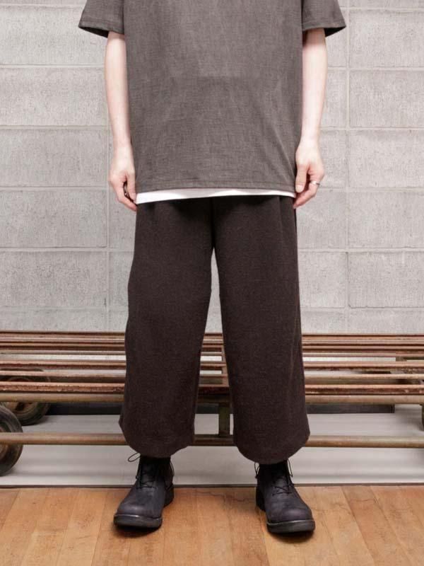 DEVOA】 Cropped pants camel / FADE BLACK - vektrize.com