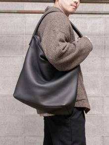 DEVOA Shoulder bag Cow Leather / BLACK<img class='new_mark_img2' src='https://img.shop-pro.jp/img/new/icons1.gif' style='border:none;display:inline;margin:0px;padding:0px;width:auto;' />