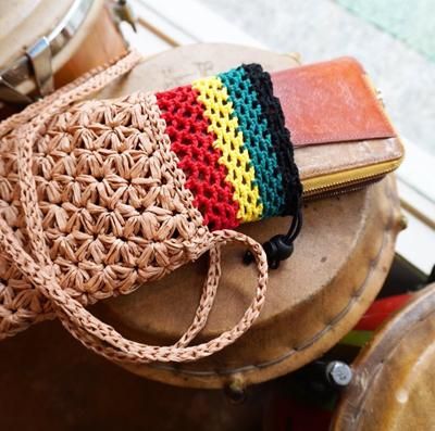 麻のレゲエ・ポシェット ハンドメイド ラスタカラー（ベージュ） - piquant