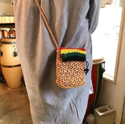 麻のレゲエ・ポシェット ハンドメイド ラスタカラー（ベージュ） - piquant