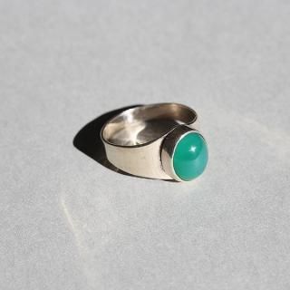 BRITISH VINTAGE 1975 AP BIRMINGHAM HALLMARKED CHRYSOPRASE SILVER RING JP14