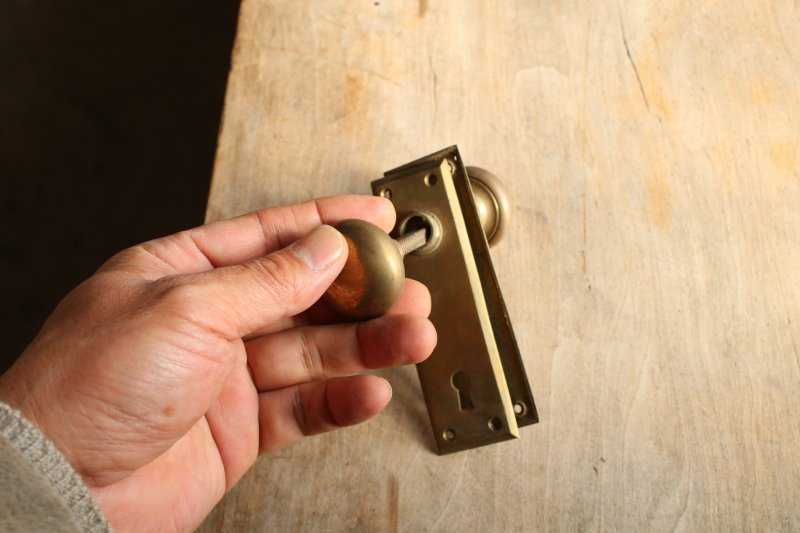 真鍮鍵穴プレート付きドアノブ　小サイズ　no2 - つむぎ商會
