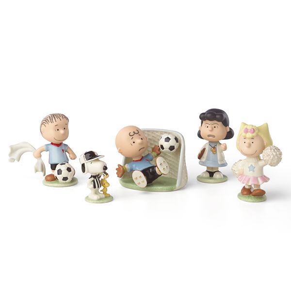 レノックス ピーナッツ 5ピース サッカーフィギュア セット PEANUTS™ Soccer 5-piece Figurine Set by  Lenox - 海外直輸入 キャラクターグッズ専門店　プレシャス・ハーツ