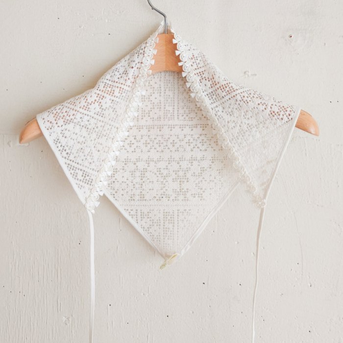 LACE SHAWL<img class='new_mark_img2' src='https://img.shop-pro.jp/img/new/icons13.gif' style='border:none;display:inline;margin:0px;padding:0px;width:auto;' />
