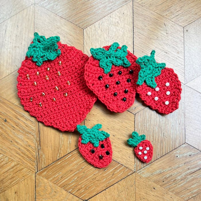 Strawberry CROSHET PATCH 