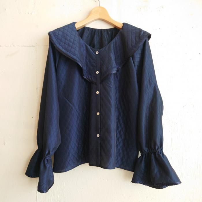 NAVYFRILL BLOUSE / JACQUARD SOLID