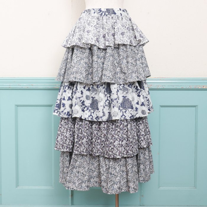 FRILL SKIRT / LIBERTY.<img class='new_mark_img2' src='https://img.shop-pro.jp/img/new/icons8.gif' style='border:none;display:inline;margin:0px;padding:0px;width:auto;' />