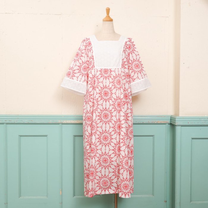 FLARE SLEEVE DRESS / LIBERTY -Versailles-<img class='new_mark_img2' src='https://img.shop-pro.jp/img/new/icons8.gif' style='border:none;display:inline;margin:0px;padding:0px;width:auto;' />