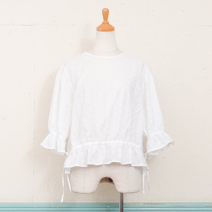 BALLOON BLOUSE / CUTWORK LACE<img class='new_mark_img2' src='https://img.shop-pro.jp/img/new/icons8.gif' style='border:none;display:inline;margin:0px;padding:0px;width:auto;' />