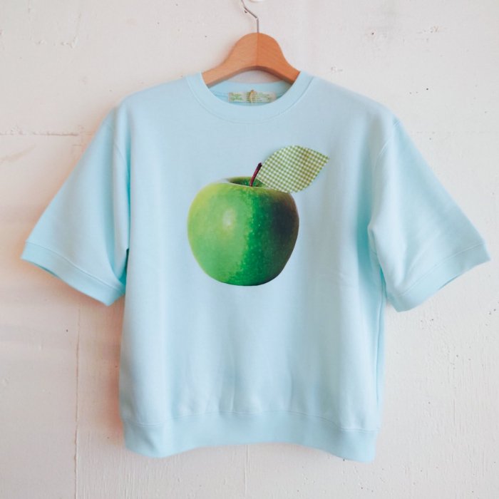 PRINT S/SLEEVE SWEAT-APPLE-	
<img class='new_mark_img2' src='https://img.shop-pro.jp/img/new/icons8.gif' style='border:none;display:inline;margin:0px;padding:0px;width:auto;' />