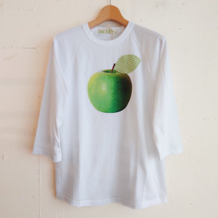 WHITEPRINT RAGLAN 3/4SLEEVE Tshirt-APPLE-
<img class='new_mark_img2' src='https://img.shop-pro.jp/img/new/icons8.gif' style='border:none;display:inline;margin:0px;padding:0px;width:auto;' />