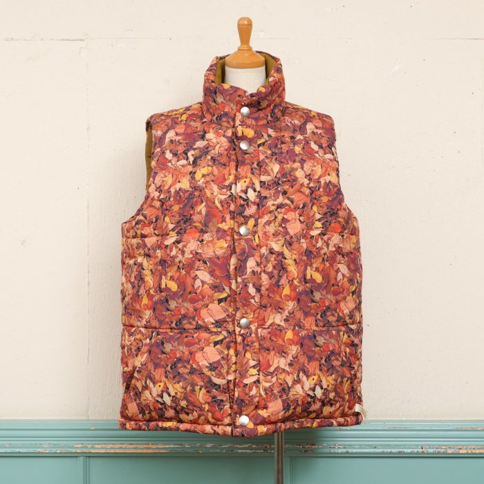 REVERSIBLE VEST -LEAVESBROWN-<img class='new_mark_img2' src='https://img.shop-pro.jp/img/new/icons8.gif' style='border:none;display:inline;margin:0px;padding:0px;width:auto;' />