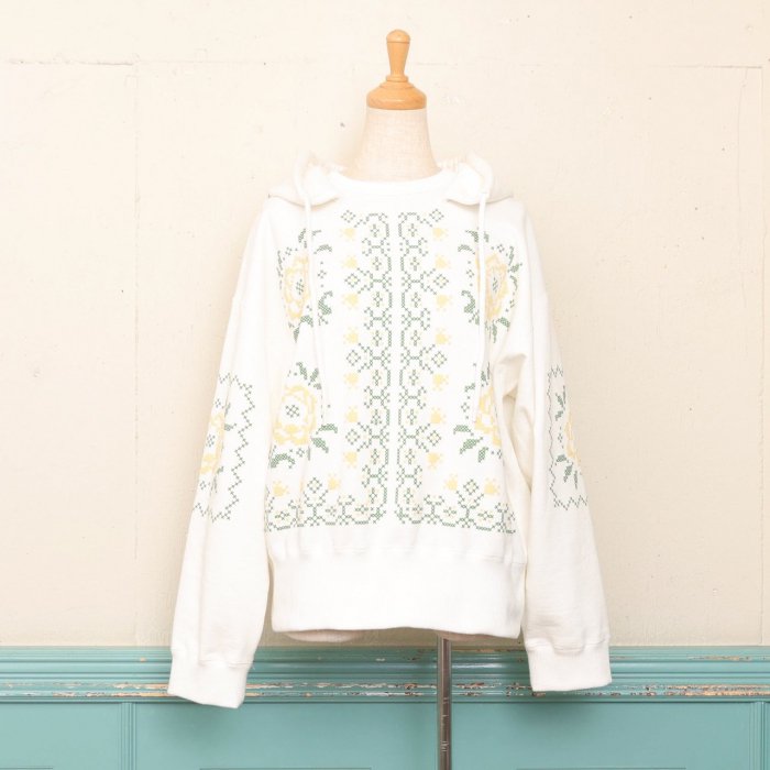 CROSS STITCH FLOWER PRINT HOODIE -WHITE-<img class='new_mark_img2' src='https://img.shop-pro.jp/img/new/icons8.gif' style='border:none;display:inline;margin:0px;padding:0px;width:auto;' />