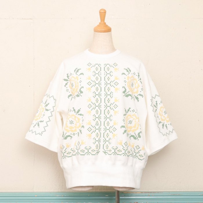 CROSS STITCH FLOWER PRINT HALF SLEEVE SWEAT -WHITE-<img class='new_mark_img2' src='https://img.shop-pro.jp/img/new/icons8.gif' style='border:none;display:inline;margin:0px;padding:0px;width:auto;' />