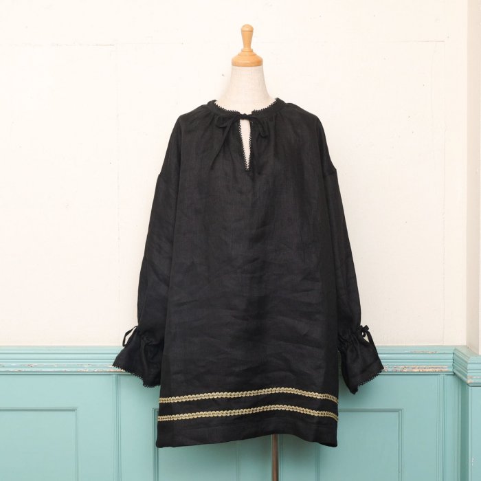 CHURCH SMOCK BLOUSE -BLACK-<img class='new_mark_img2' src='https://img.shop-pro.jp/img/new/icons8.gif' style='border:none;display:inline;margin:0px;padding:0px;width:auto;' />