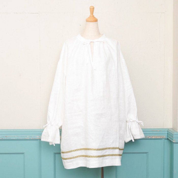 CHURCH SMOCK BLOUSE -WHITE-<img class='new_mark_img2' src='https://img.shop-pro.jp/img/new/icons8.gif' style='border:none;display:inline;margin:0px;padding:0px;width:auto;' />