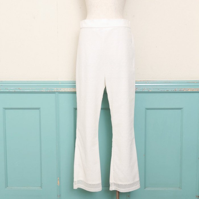 LACE BOOTS CUT EASY PANTS -WHITE-<img class='new_mark_img2' src='https://img.shop-pro.jp/img/new/icons8.gif' style='border:none;display:inline;margin:0px;padding:0px;width:auto;' />