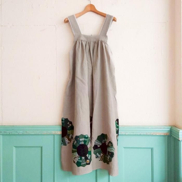 GREENBEIGELINEN N/S DRESS with Dresden Quilt<img class='new_mark_img2' src='https://img.shop-pro.jp/img/new/icons8.gif' style='border:none;display:inline;margin:0px;padding:0px;width:auto;' />