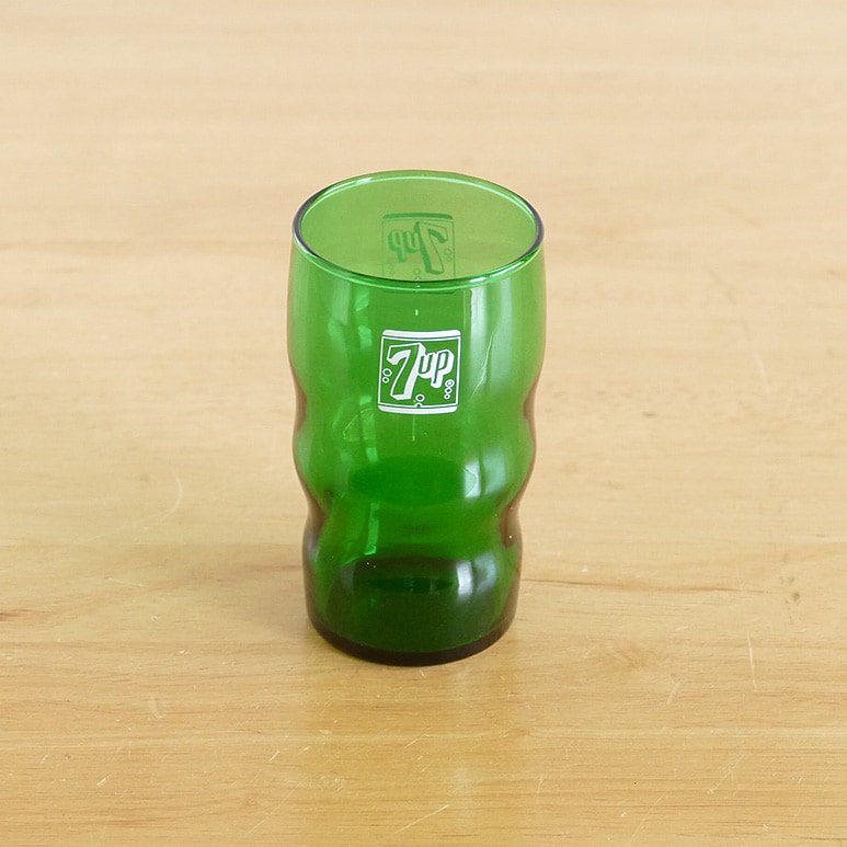 【★4】アンカーホッキング フォレストグリーン 7UP タンブラー - ファイヤーキング ＆ ヴィンテージ食器専門店 3DROPS |  Fire-king & American vintage glassware 3DROPS