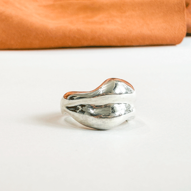 <img class='new_mark_img1' src='https://img.shop-pro.jp/img/new/icons8.gif' style='border:none;display:inline;margin:0px;padding:0px;width:auto;' />Heart pinky ring