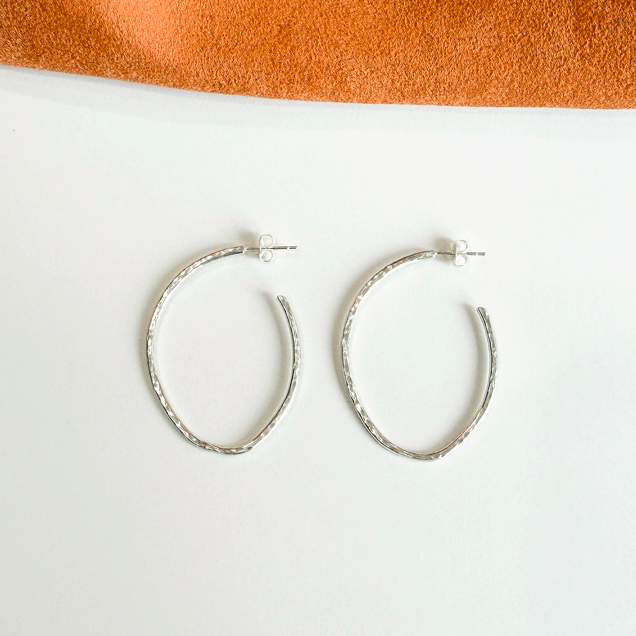 <img class='new_mark_img1' src='https://img.shop-pro.jp/img/new/icons8.gif' style='border:none;display:inline;margin:0px;padding:0px;width:auto;' />Marquise hoop pierce