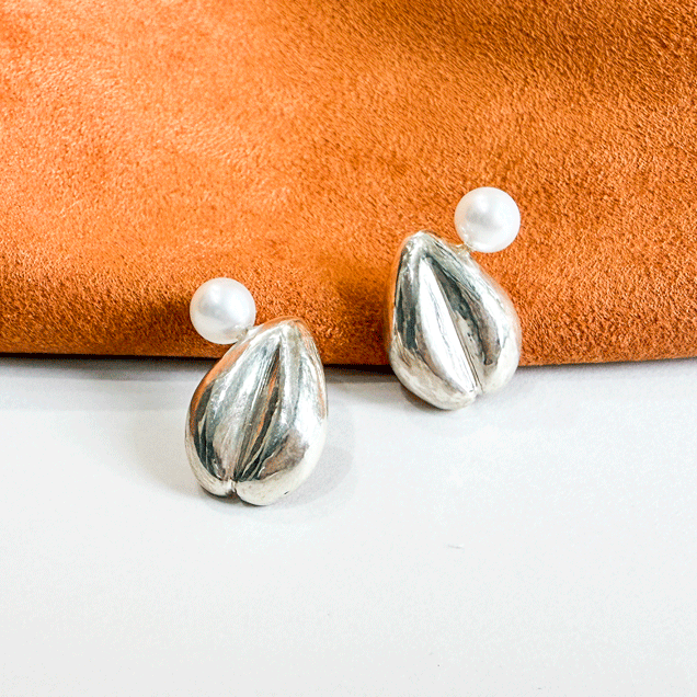 <img class='new_mark_img1' src='https://img.shop-pro.jp/img/new/icons8.gif' style='border:none;display:inline;margin:0px;padding:0px;width:auto;' />Heart pearl pierce A (side)