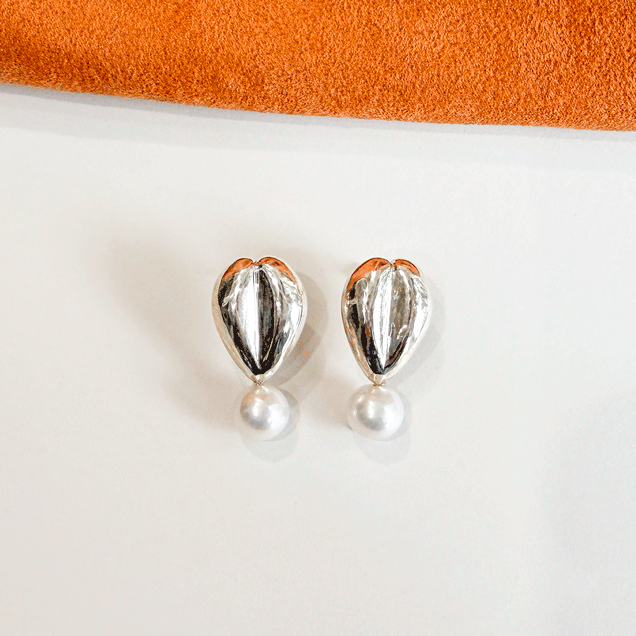 <img class='new_mark_img1' src='https://img.shop-pro.jp/img/new/icons8.gif' style='border:none;display:inline;margin:0px;padding:0px;width:auto;' />Heart pearl pierce B (bottom)