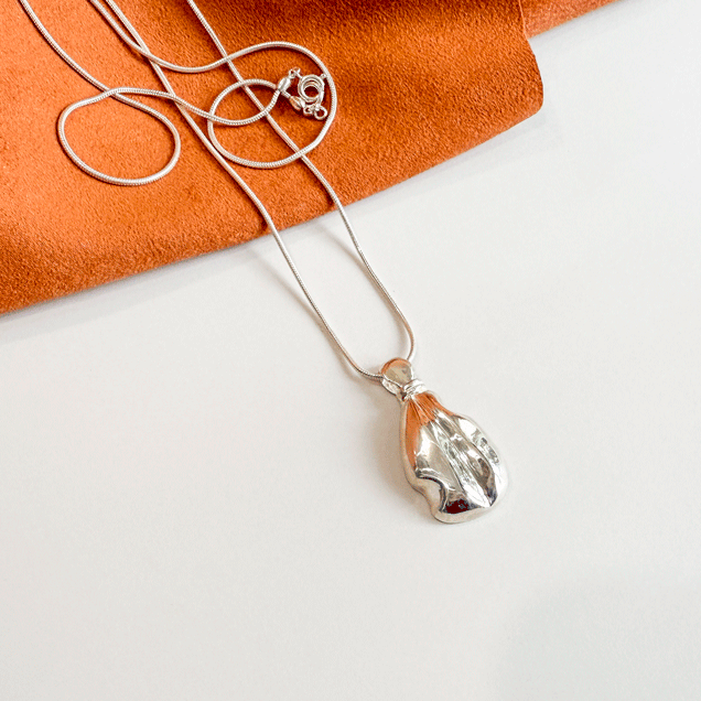 <img class='new_mark_img1' src='https://img.shop-pro.jp/img/new/icons8.gif' style='border:none;display:inline;margin:0px;padding:0px;width:auto;' />Bottle  necklace