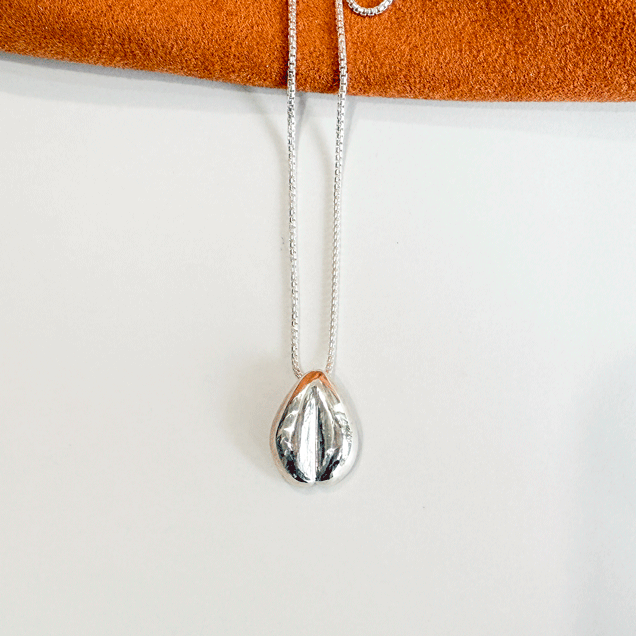 <img class='new_mark_img1' src='https://img.shop-pro.jp/img/new/icons8.gif' style='border:none;display:inline;margin:0px;padding:0px;width:auto;' />Heart necklace