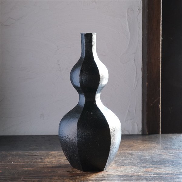 黒釉花生 Vase, Black Glazed