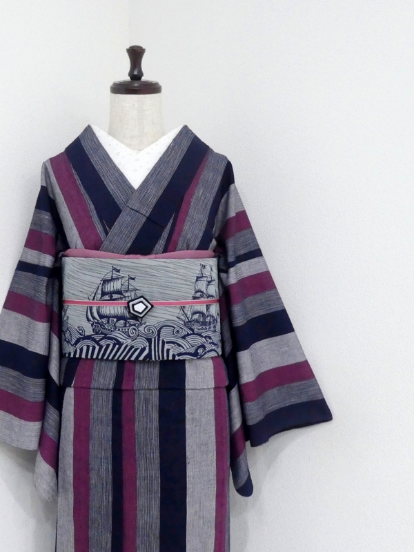 ☆ 単衣 紬着物 縦縞模様 葡萄紫色 ガード加工 しつけ糸 K-3676 紬・お召し - 雅星本店 －アンティーク着物リサイクル着物の通販