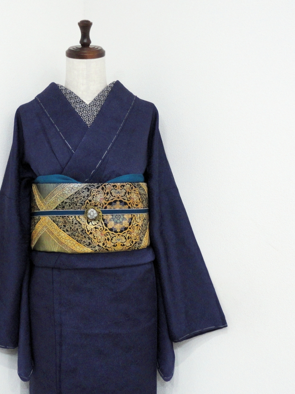 美品　洗える　振袖　裄69 刺繍紋　五つ紋　色無地　紫 美品 洗える 振袖 裄69 刺繍紋 五つ紋 色無地 紫 紫無地の刺繍