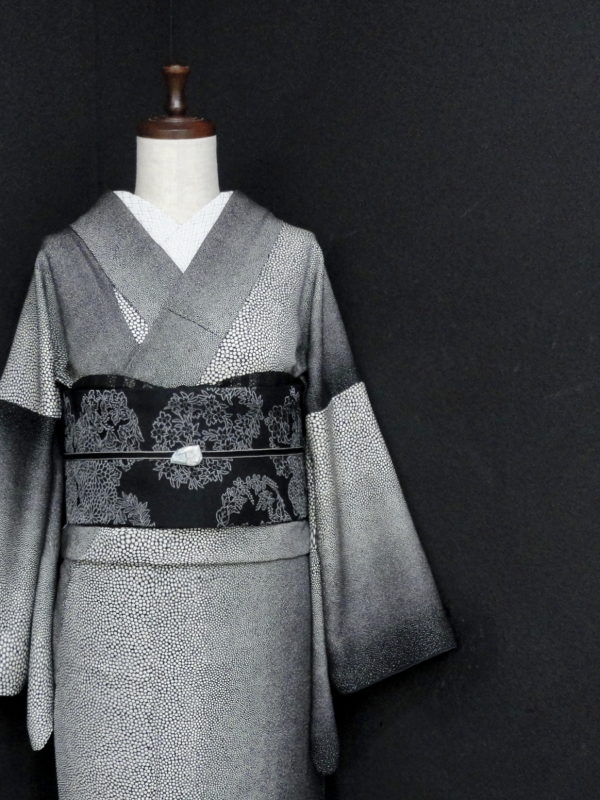 セール最終日！　夏着物　絽　小紋　カメハメハ大王柄　裄67cm 正絹 セール最終日！ 夏着物 絽 小紋 カメハメハ大王柄 裄67cm 正絹