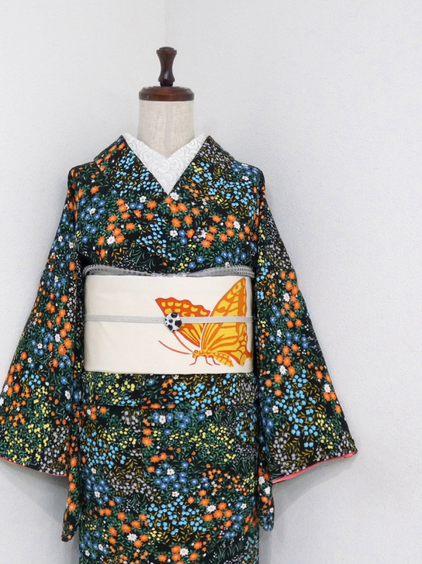 9066☆送料込み❣️ 浴衣 未使用品 5枚 まとめ売り❣️ 即日発送】【浴衣セール】ベージュ地x小花柄浴衣 【浴衣3点